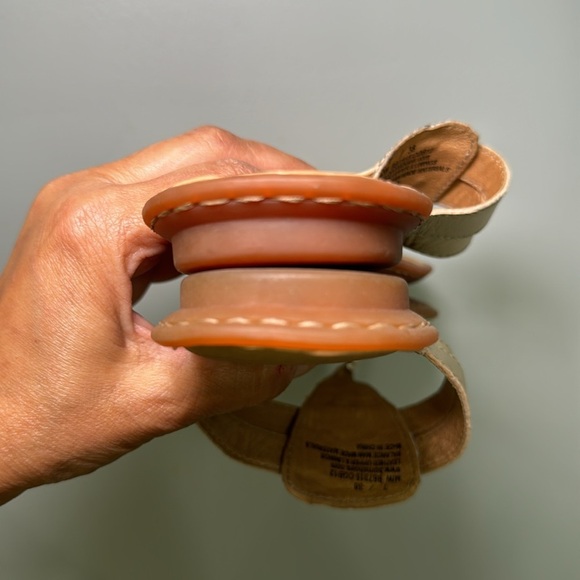 Born Leather Sandals Gold Size 7 - Picture 8 of 12